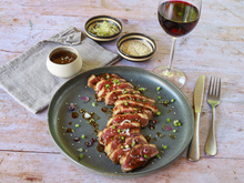 Tataki de magret de canard du Sud-Ouest au gingembre et au sésame