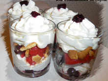 Verrines toutes fraîches et légères au sorbet fraise (maison)