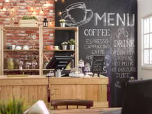 Commandez votre café comme un pro dans un coffee shop, avec notre guide