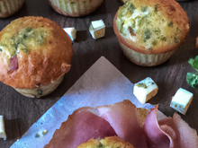Muffins jambon, feta et pesto