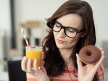 On la consomme souvent au quotidien, mais cette boisson serait pire que les pâtisseries !