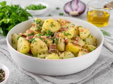 Remplacez la mayonnaise dans la salade de pommes de terre par cet ingrédient crémeux et bien meilleur