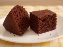 Gâteau moelleux au chocolat en poudre