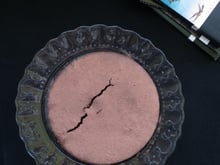 Dark crackled cake au chocolat noir et à la crème de marrons