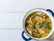 Poule au pot : notre recette de ce plat familial réconfortant à savourer tout l’hiver