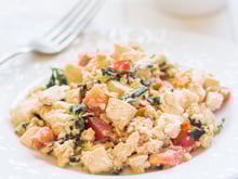 Tofu brouillé ou œufs brouillés vegan