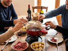 La fondue vigneronne : cette fondue au vin, moins connue mais tout aussi conviviale