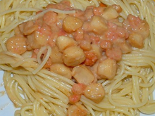 Spaghettis sauce crevettes, saint-jacques et citron