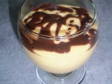 Mousse de mangue et zigzag de chocolat