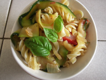 Salade de pâtes aux courgettes caramélisées