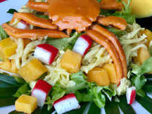 Salade exotique de pates aux crabe et à la mangue