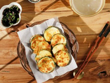 Connaissez-vous le Hobak Jeon ? Ce plat coréen à la courgette, prêt en 10 min pour moins de 2 € !
