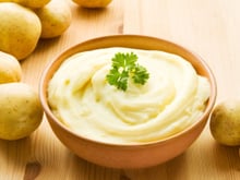 Le secret inattendu de cette grand-mère pour transformer une banale purée en plat plus savoureux encore