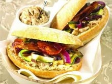 Pain-Bagnat aux  rillettes et  lard grillé