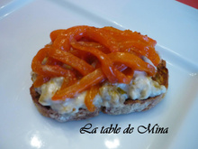 Caviar d'aubergines au chèvre frais et languettes de poivron