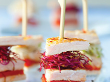 Minis club-sandwichs de dinde aux pousses de radis