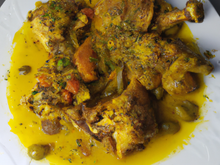 Chapon en 3 cuissons : en ragoût au céleri rave, sauté au curry et à la rôtissoire