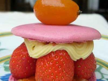 Macaron aux fraises et aux Kumquats confits et sa crème parfumée aux épices