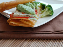 Mille-feuilles de mosaïque de volaille et mousse de brocoli, ail et wasabi