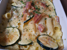 Gratin de macaronis aux courgettes et saumon fumé