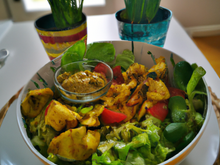 Salade de poulet au curry maison