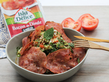 Taboulé de quinoa aux légumes croquants et Bacon de Dinde à poêler Isla Délice