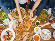 3 trucs de bon sens à ne pas oublier quand on apporte à manger chez des amis