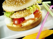 Hamburger au poulet gratiné