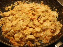 Escalope de poulet à la crème, tomate et champignon