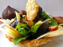 Tartelettes salade d'automne : brebis, figue, noisette et roquette