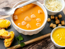 “Facile et pas chère” : Philippe Etchebest vous partage sa recette de soupe poisson, “un bon plat à partager”