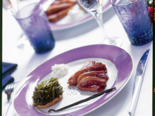 Tatin de haricots verts caramélisés et crème fouetté à la vanille accompagnée d'un magret de canard.