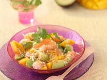 Salade de crevettes, mangue, avocat et noix de coco