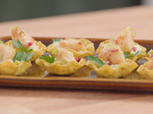 Tortilla Bowls aux noix de Saint-Jacques, citron vert, baies roses et fondue de poireaux