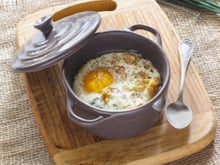 Œuf cocotte au roquefort et noix