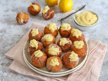 Castagnole fourrées à la crème pâtissière