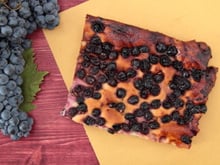 Julie Andrieu partage une recette italienne méconnue : la schiacciata con l’uva, une galette toscane aux raisins