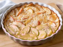 Flognarde : ce dessert rustique façon clafoutis à tester avec des pommes ou des poires