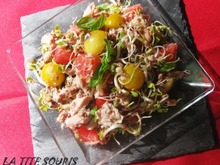 Salade de graines germées, pamplemousse et fleurs de bleuets