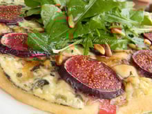 Pizza aux figues et à la Fourme d'Ambert