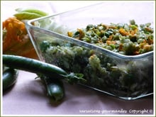 Risotto en verdure ... fanes de radis et de navets, petits pois et fleurs de courgettes.