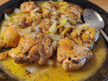 Chapon poché au lait et aromates