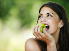 10 trucs à manger pour avoir les dents blanches