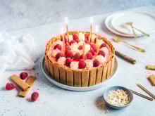 Entremets framboise noix de coco & crêpes dentelle nature