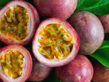 Lisse ou bosselé : comment savoir si un fruit de la passion est mûr ?