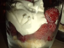 Coupe de fruits et crème onctueuse