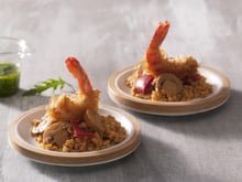 Boulgour aux Champignons de Paris, tomate, mascarpone, pointe de piment d'Espelette et gambas croustillantes au pesto de roquette