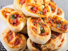 Roulés feuilletés au jambon, au fromage et figues