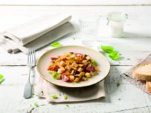 Penne rigate au pesto rustico, fromage et aubergines grillées