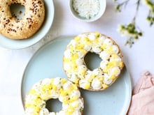 Bagel crème de coco, ananas et zeste de citron vert